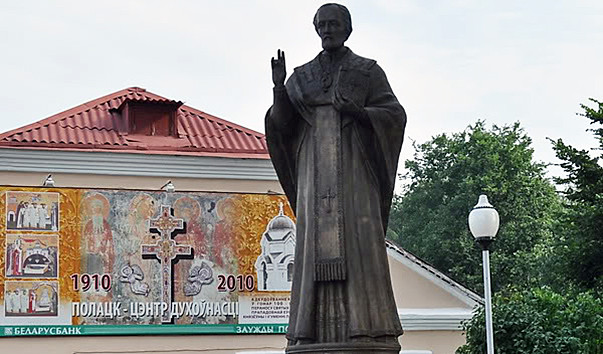 Памятник Николаю Чудотворцу в Полоцке