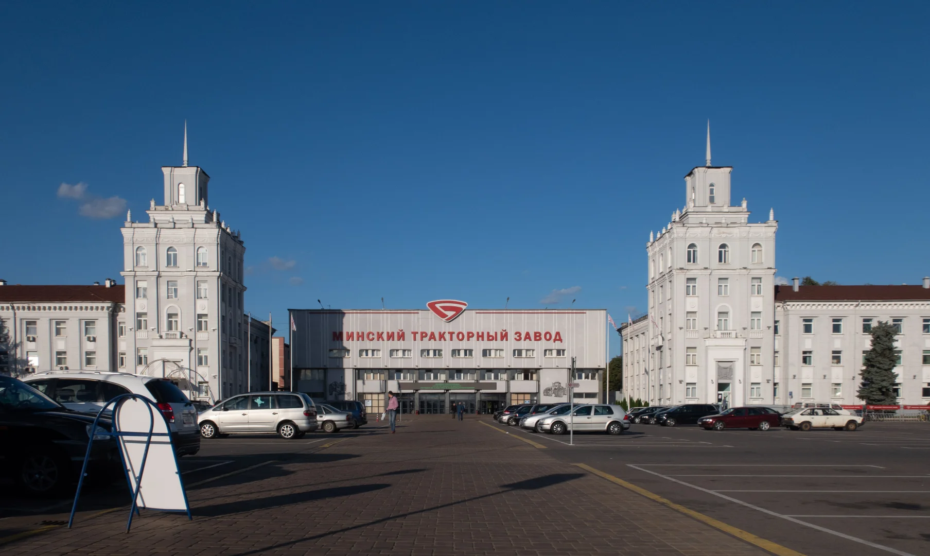 Главное здание Минского тракторного завода в Минске