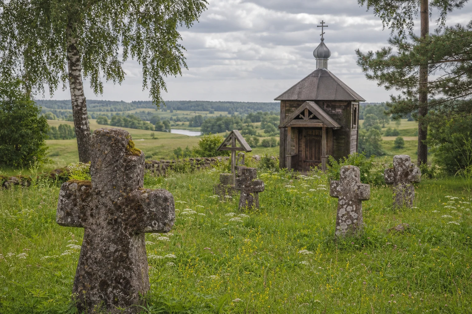 Каменные кресты на кладбище в Янковичах