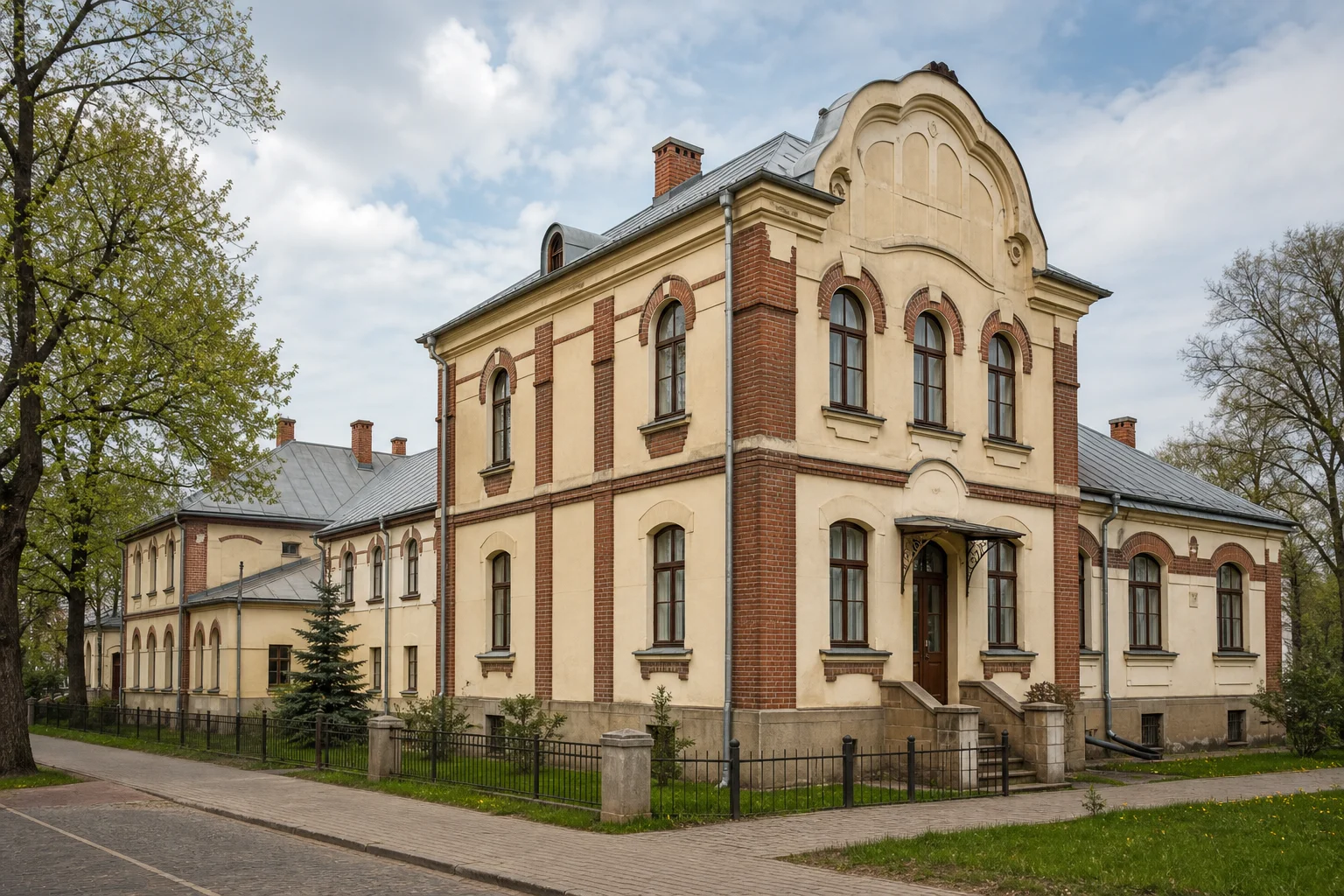 Корпуса старого госпиталя в стиле модерн в Клецке