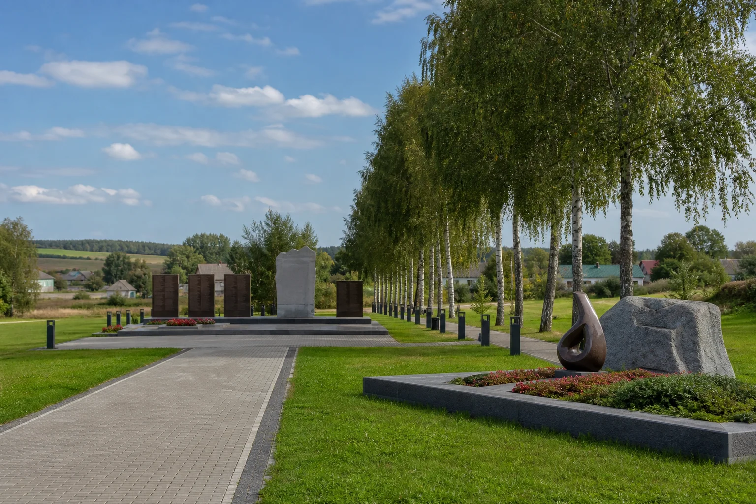 Мемориальный комплекс в деревне Доры
