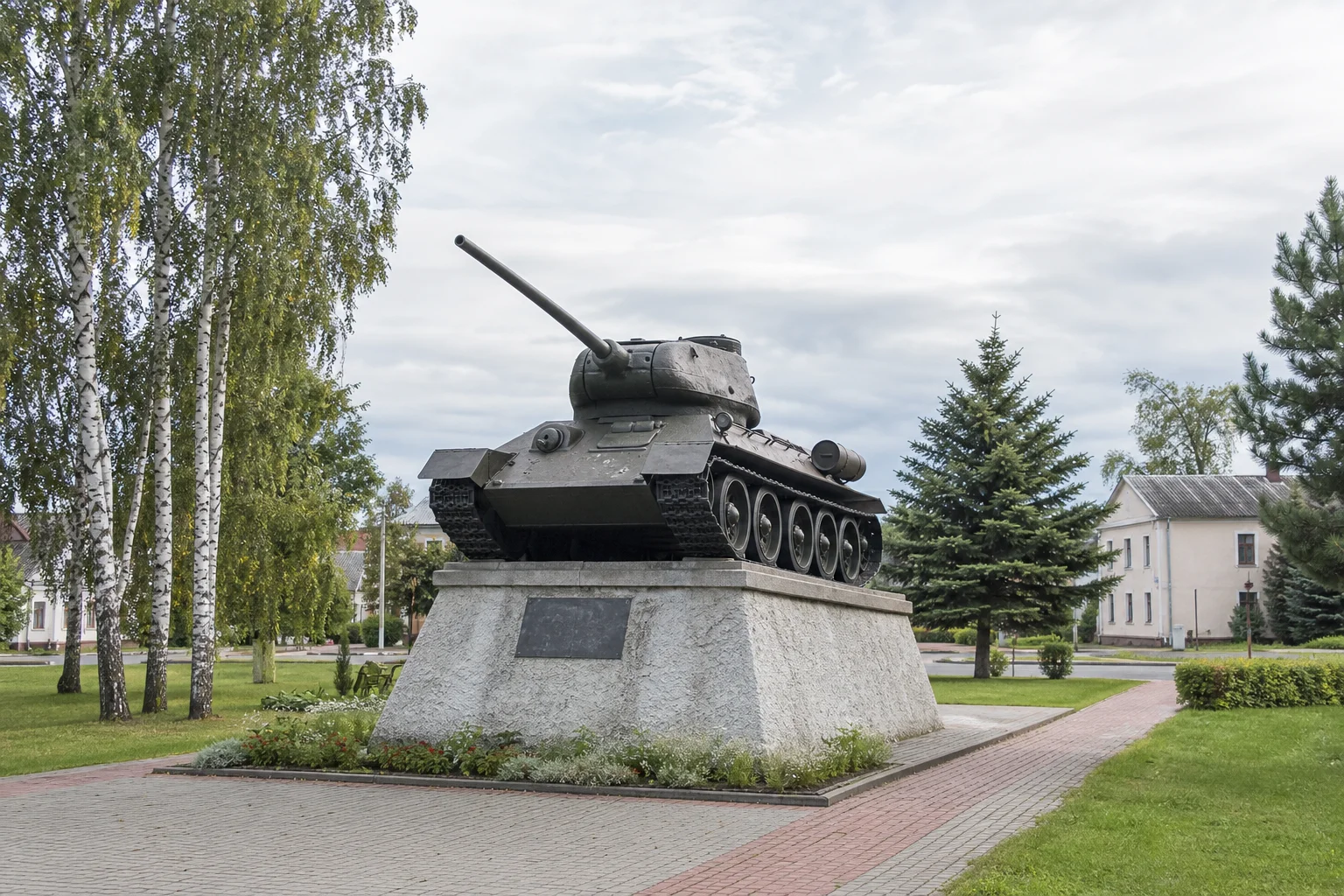 Памятник воинам-освободителям «Танк Т-34», в честь воинов 219-й танковой бригады