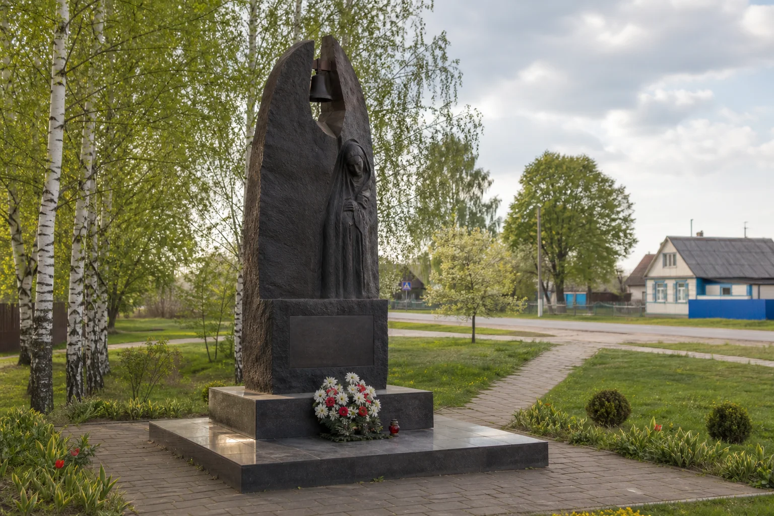 Памятник воинам-землякам в д. Мусичи