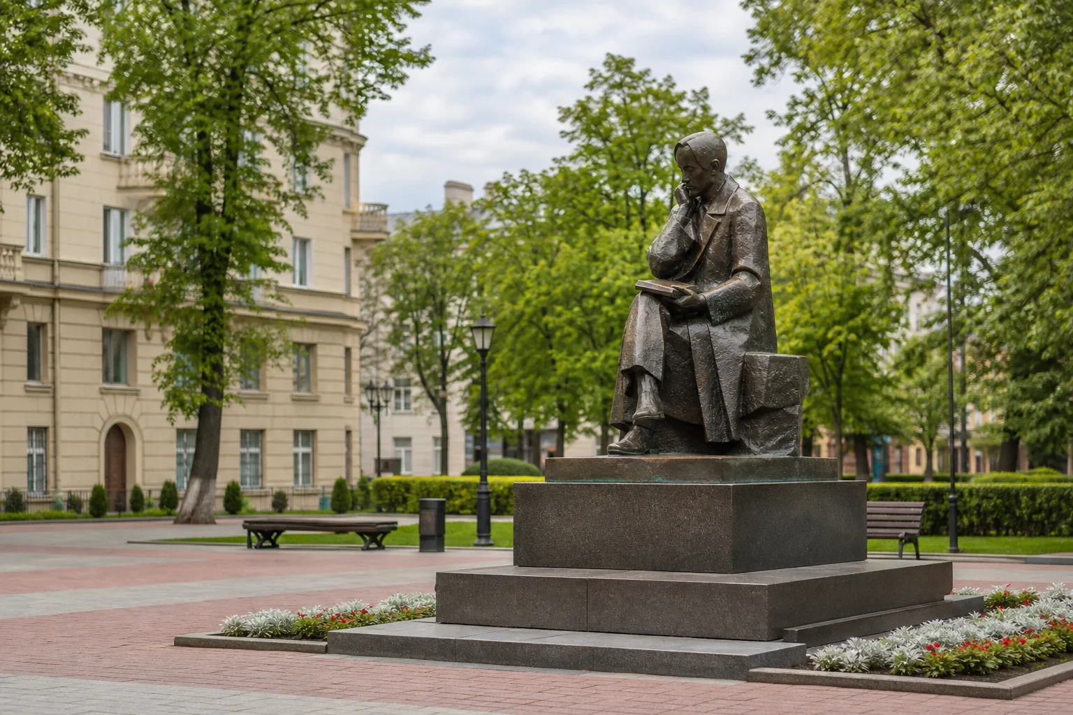 Памятник Якубу Коласу