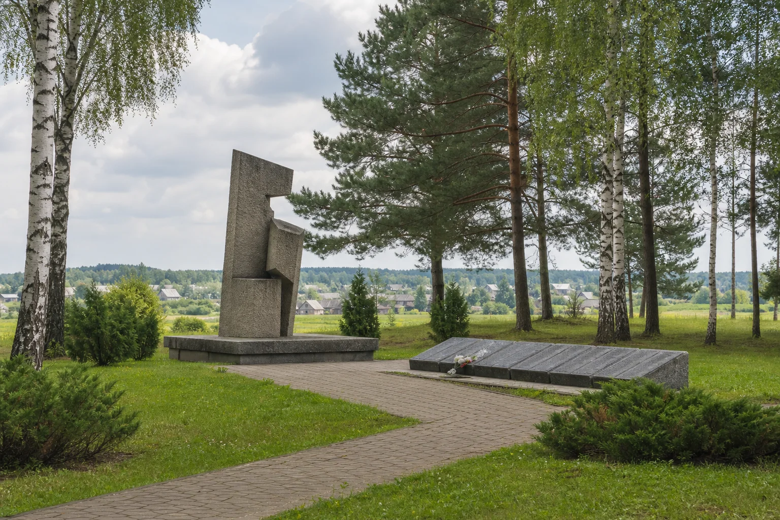 Памятник жертвам Ушачского гетто
