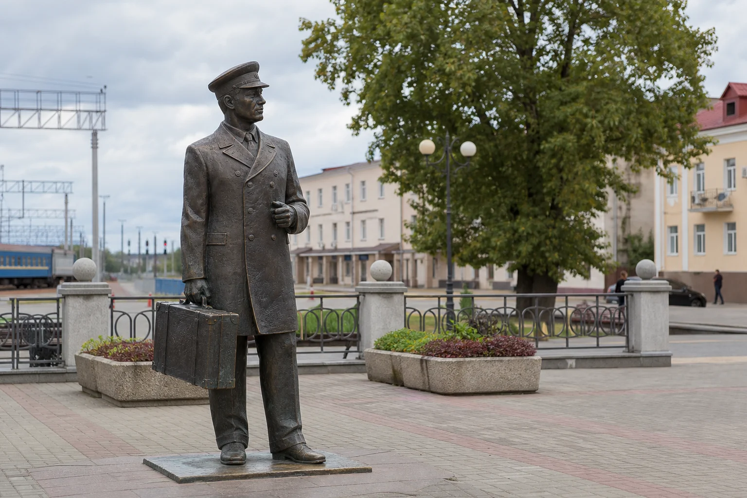 Скульптура "Станционный смотритель" (Могилев)