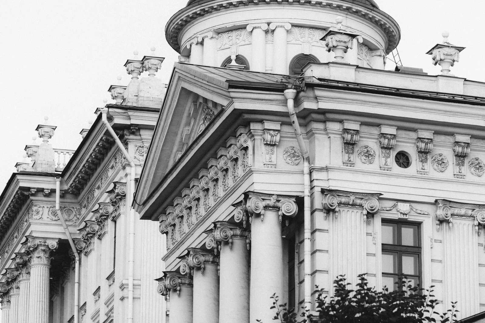 Архитектурный маршрут по Западной Беларуси: как собрать поездку на 2–3 дня по Лиде, Новогрудку, Слониму, Ивью, Гродно и Желудку в 2026 году