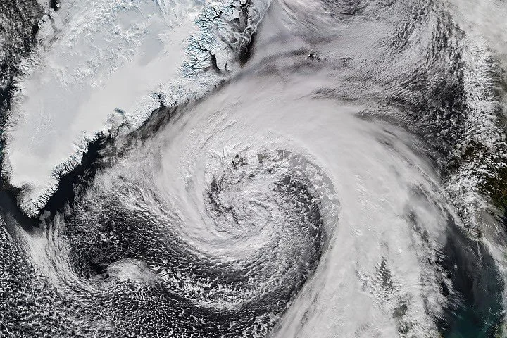 Спутник NOAA-21 запечатлел циклон у берегов Исландии