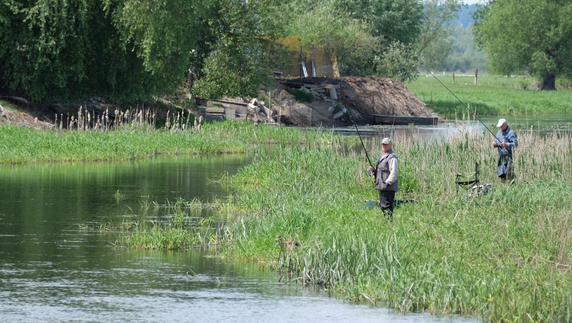 Рыбалка с берега в Беларуси: места, правила и сезон