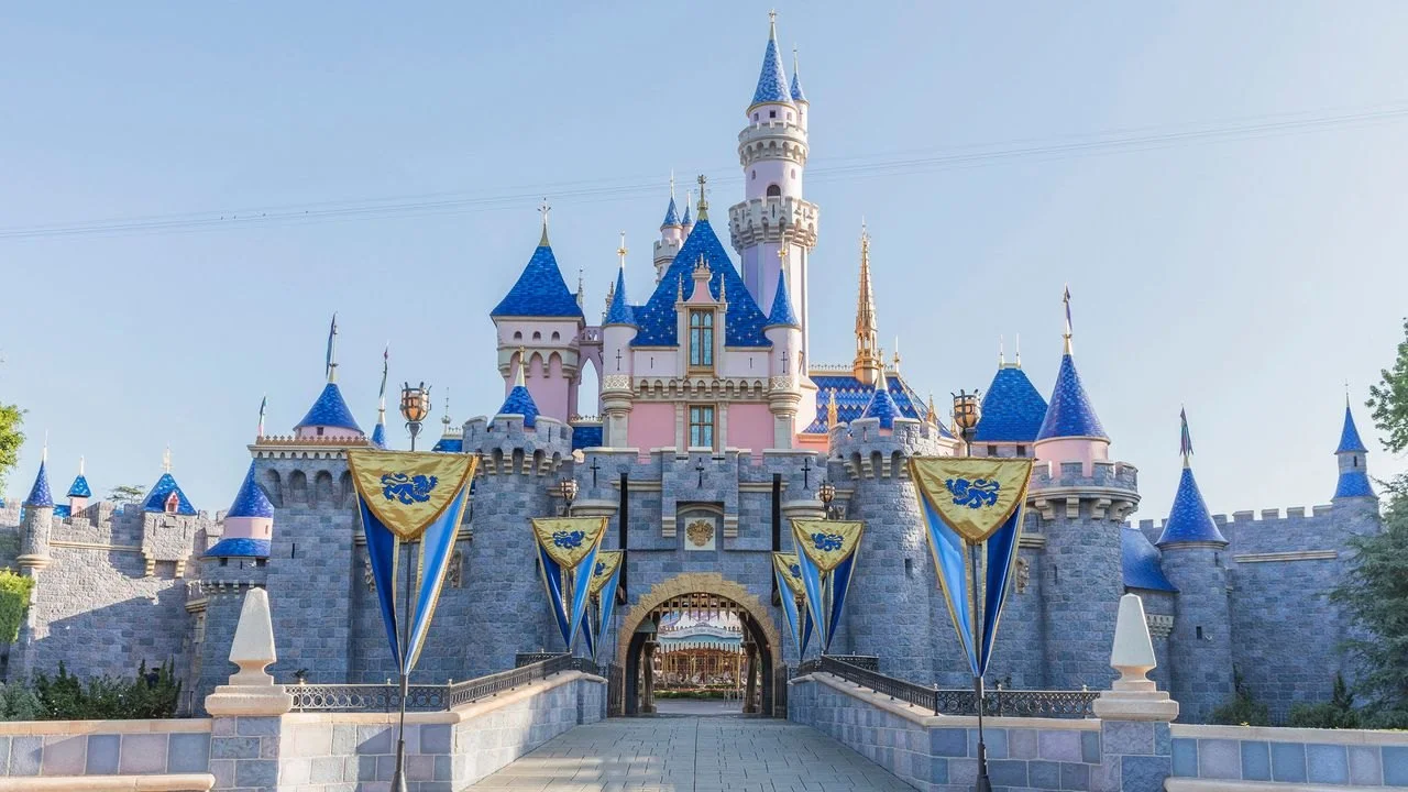 Экономия на Disneyland в августе 2026: скидки на отели и билеты до 50 долларов