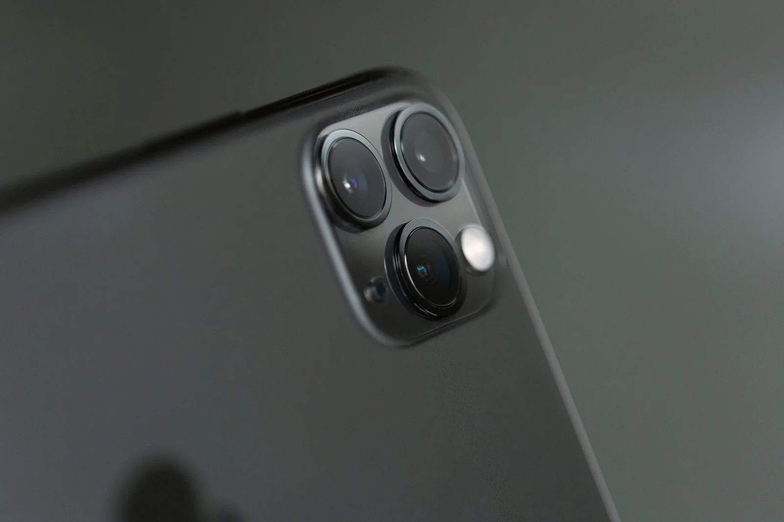 Владельцы Pixel 11 Pro жалуются на внезапные отключения и превращение смартфонов в «кирпичи»