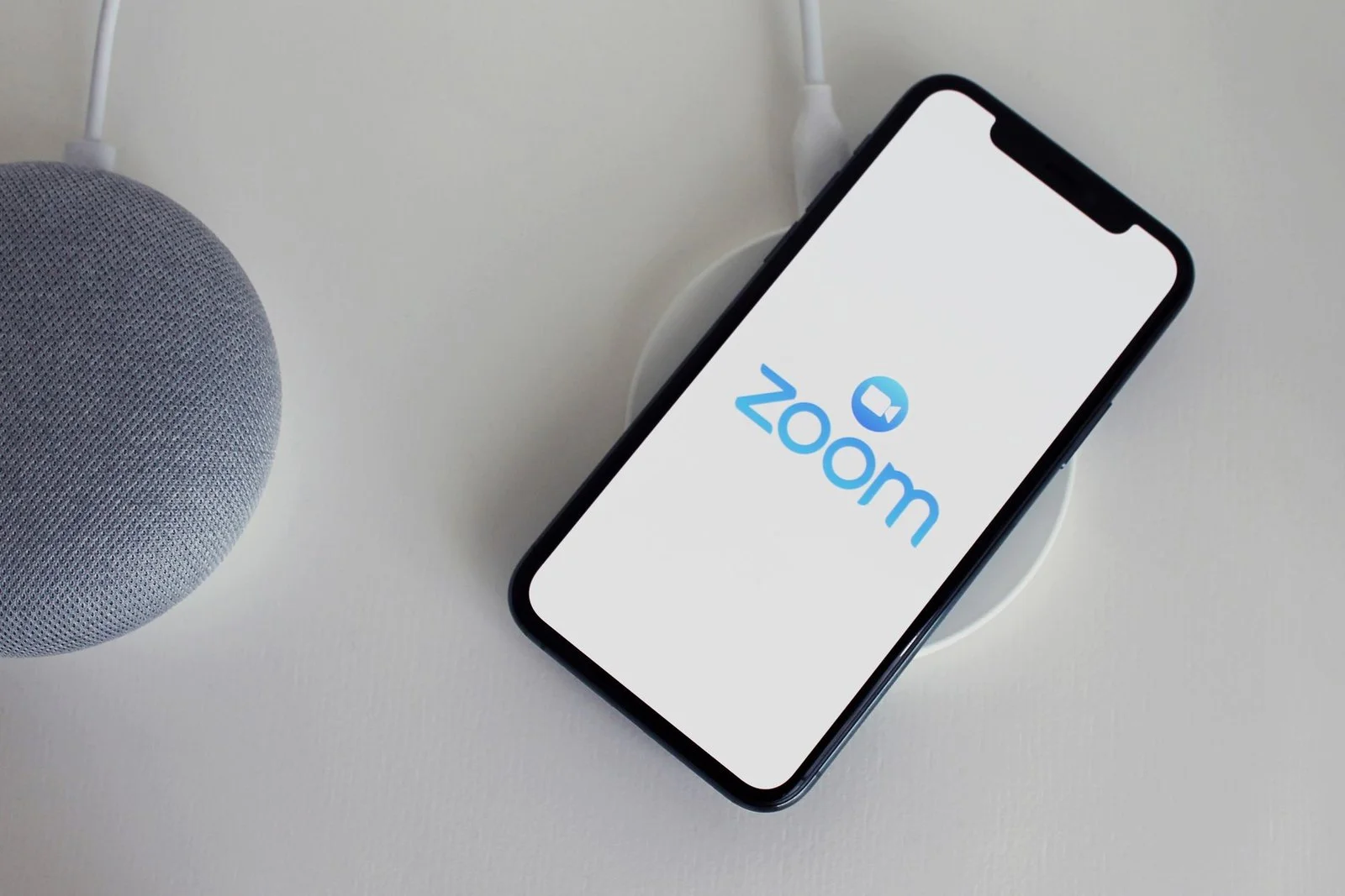 Мошенники рассылают поддельные уведомления от имени Zoom и Docusign