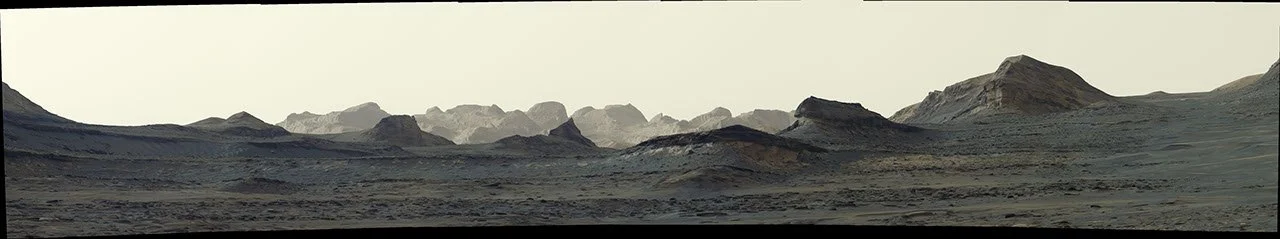 Curiosity снял рассвет над ярдангами у горы Шарп