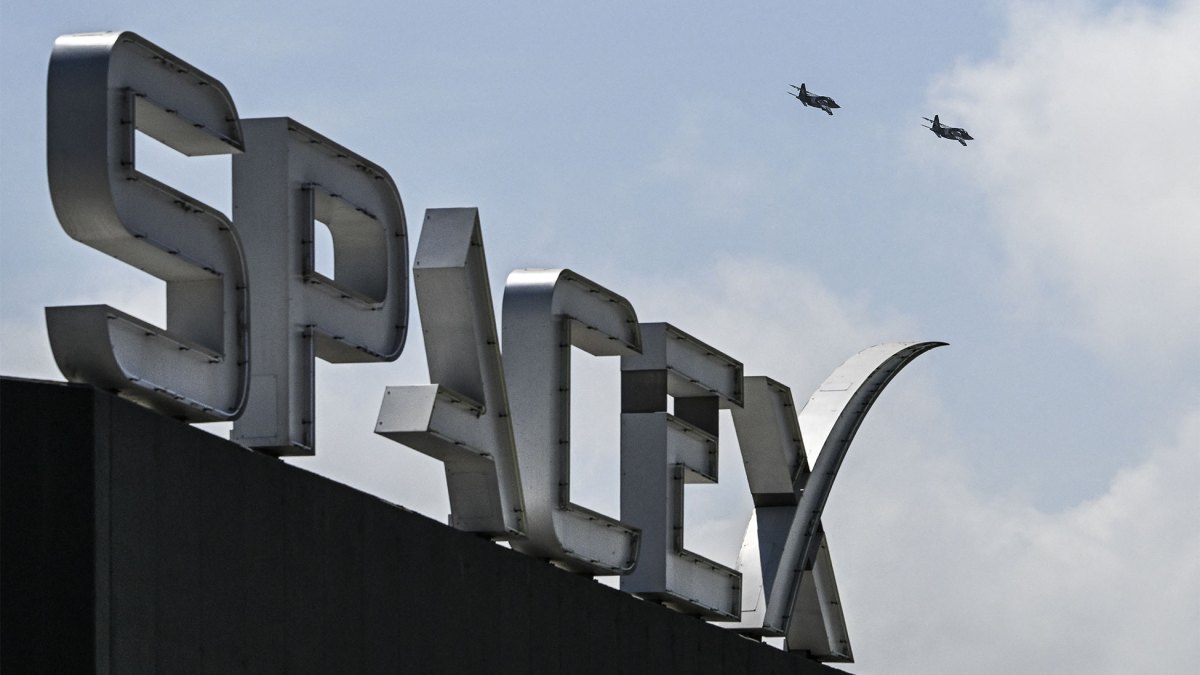 SpaceX разрабатывает прототип ИИ-устройства