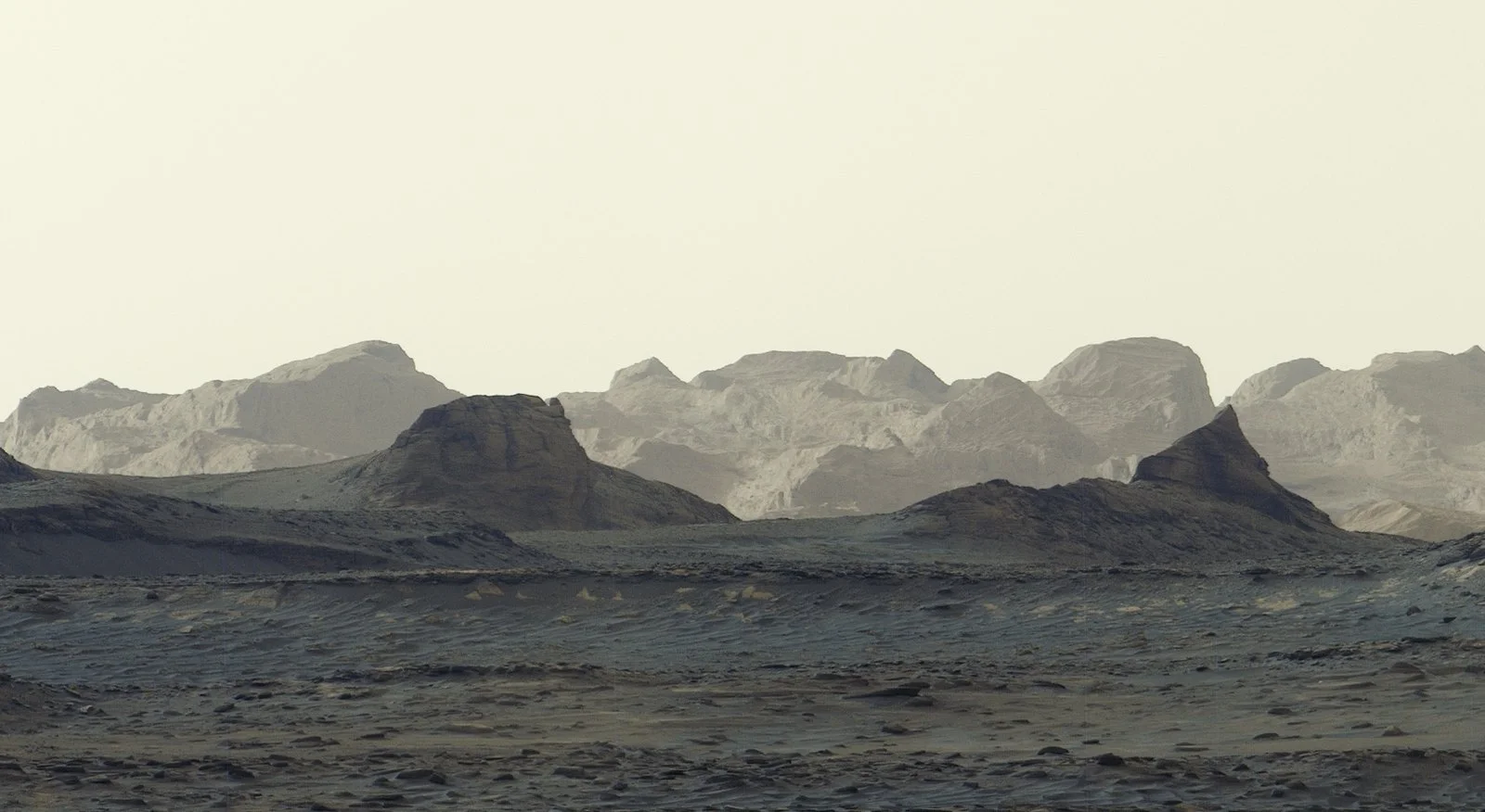 Curiosity снял панораму ветровых скал на горе Шарп