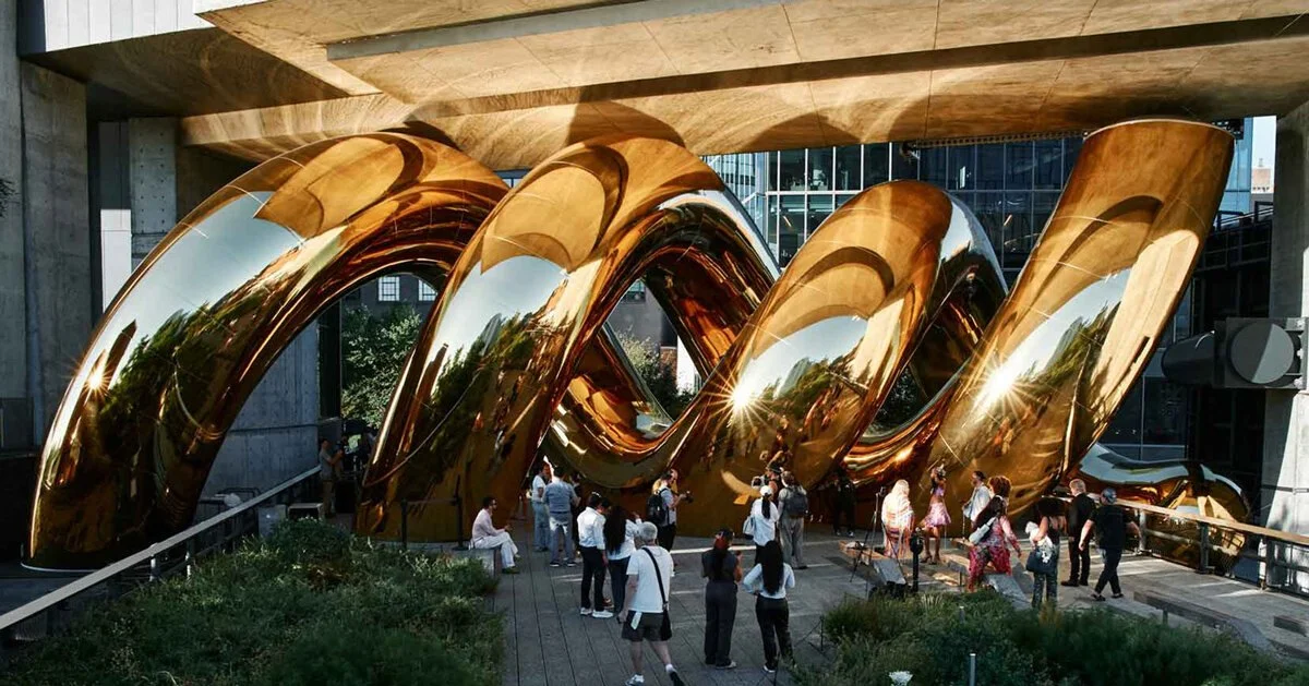 Золотая инсталляция auruBOROS украсила High Line в Нью-Йорке