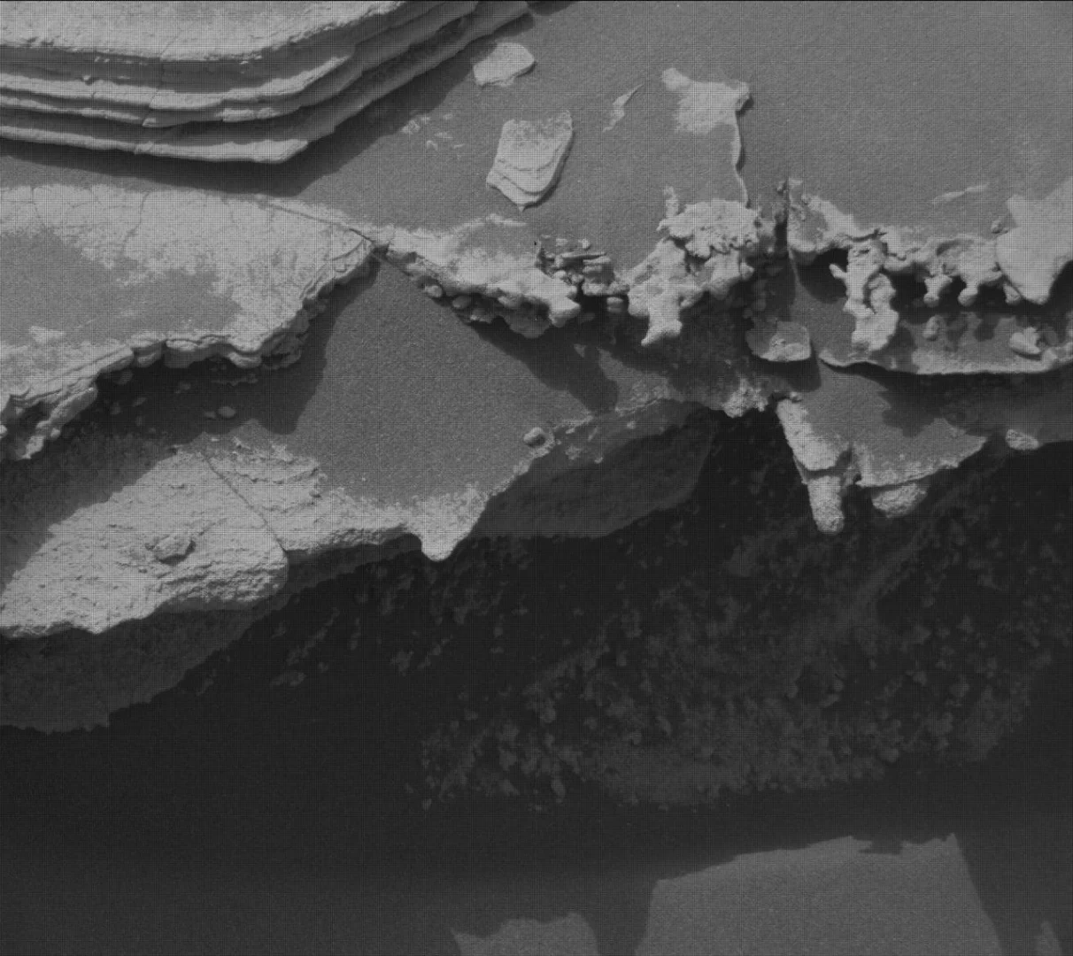 Марсоход Curiosity возобновил подъём по горе Шарп после изучения эрозионной поверхности