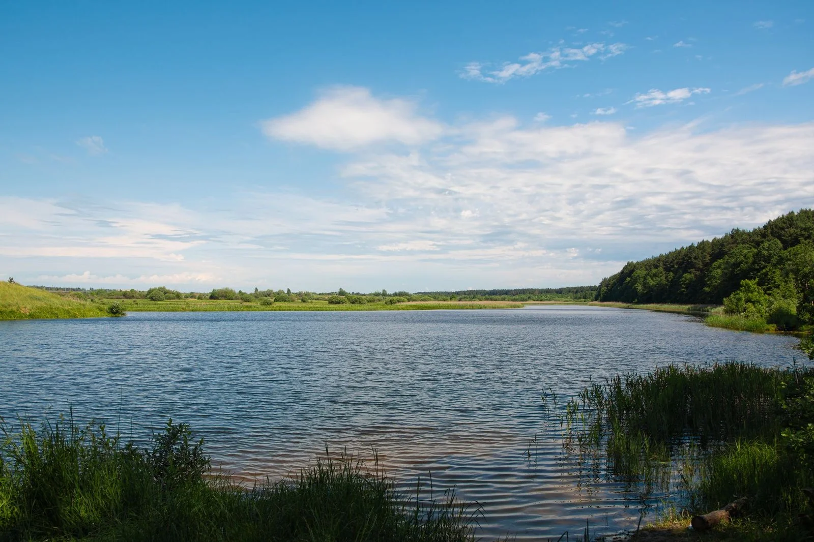Рыбалка с лодки на Вилейском водохранилище: куда ехать и что проверить