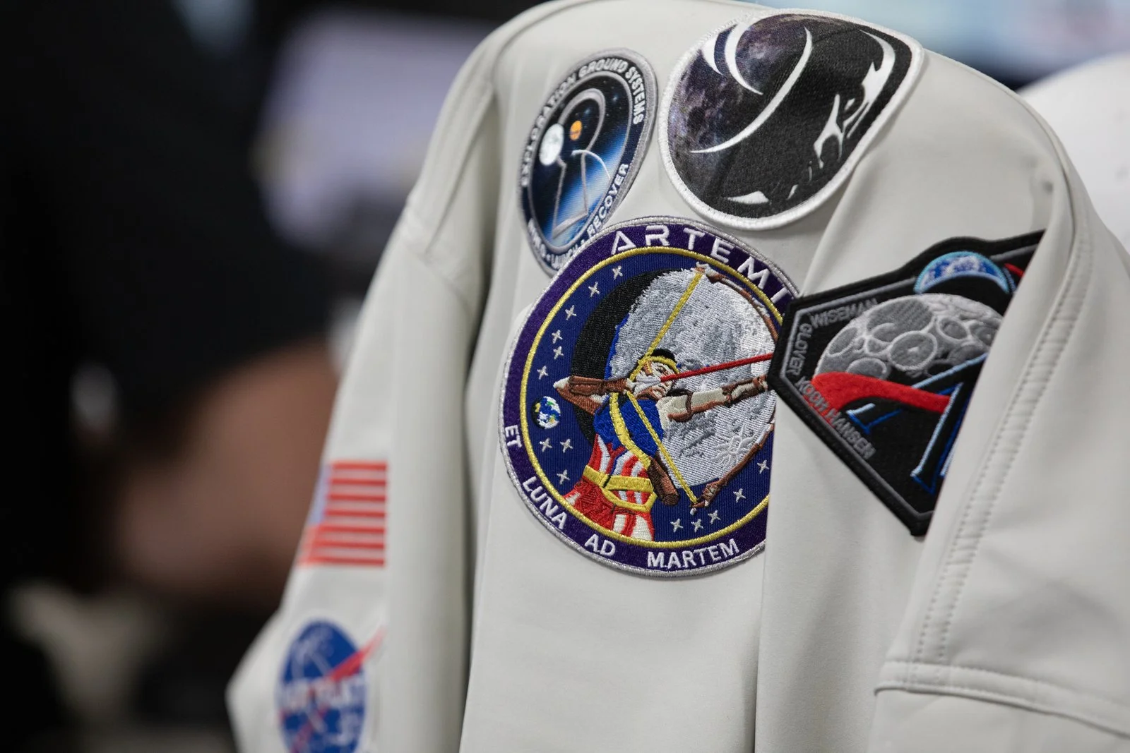 NASA провело симуляцию запуска Artemis III и показало нашивки миссий