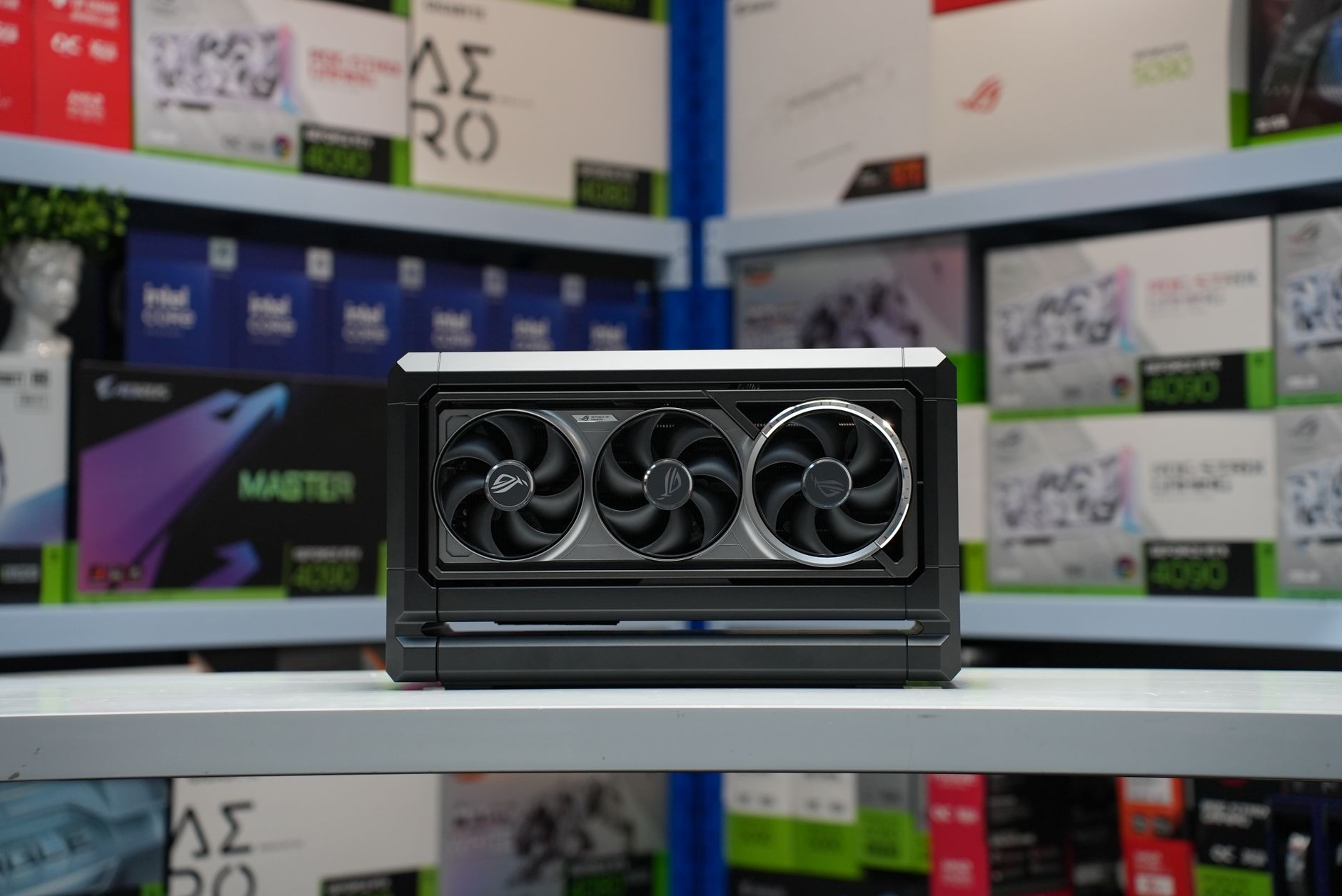 Asus выпустил компактный игровой ПК ROG NUC 16 с RTX 5080