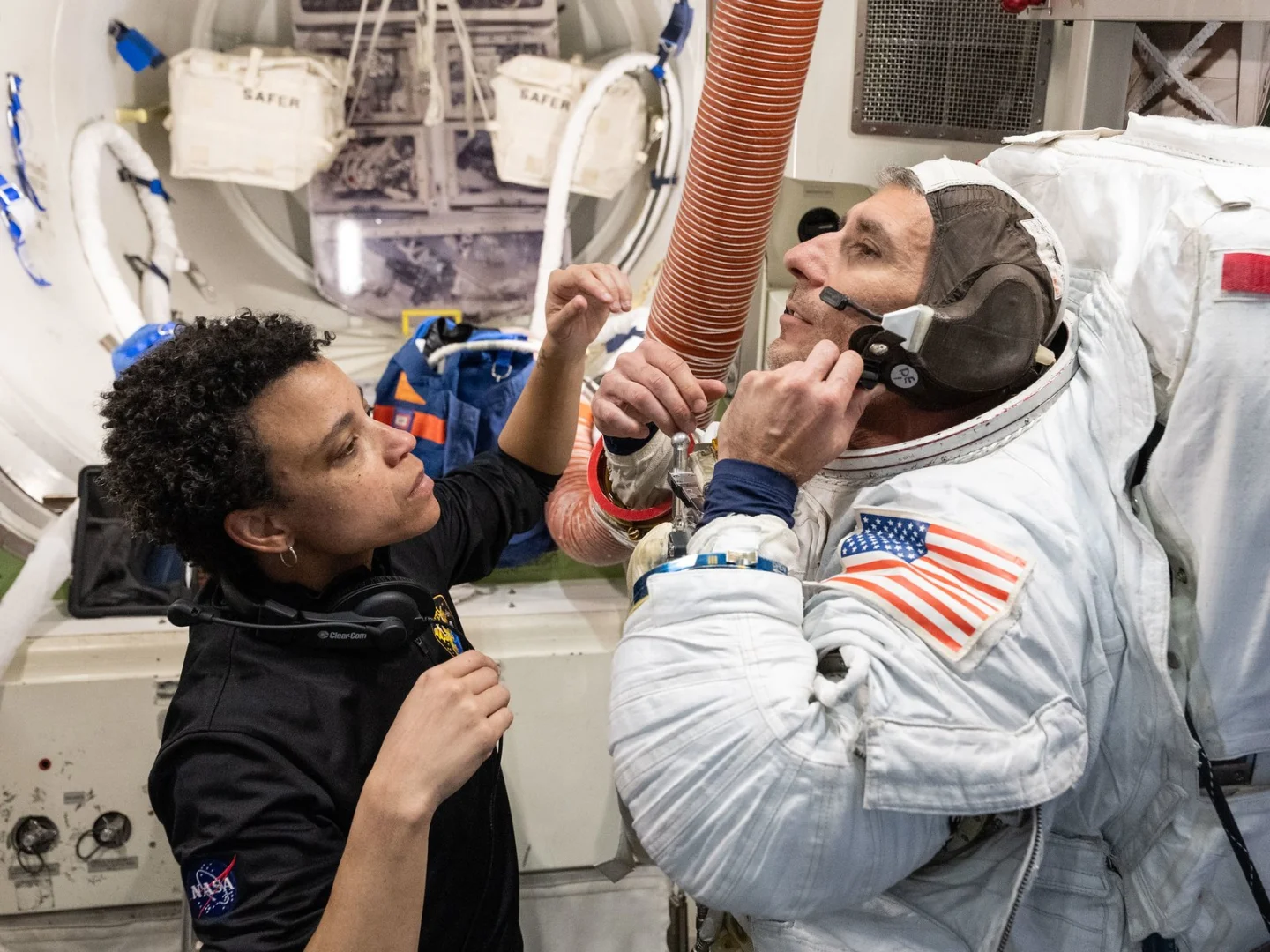 Астронавты NASA ответят на вопросы школьников из Флориды 16 октября