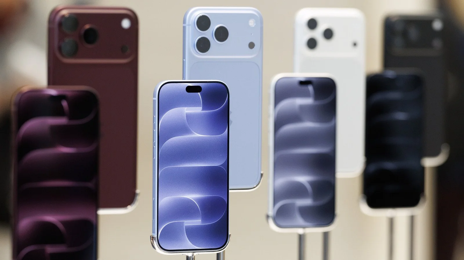 Apple подтвердила баг сети AT&T на iPhone 18 Pro Max: у некоторых пропадает сигнал