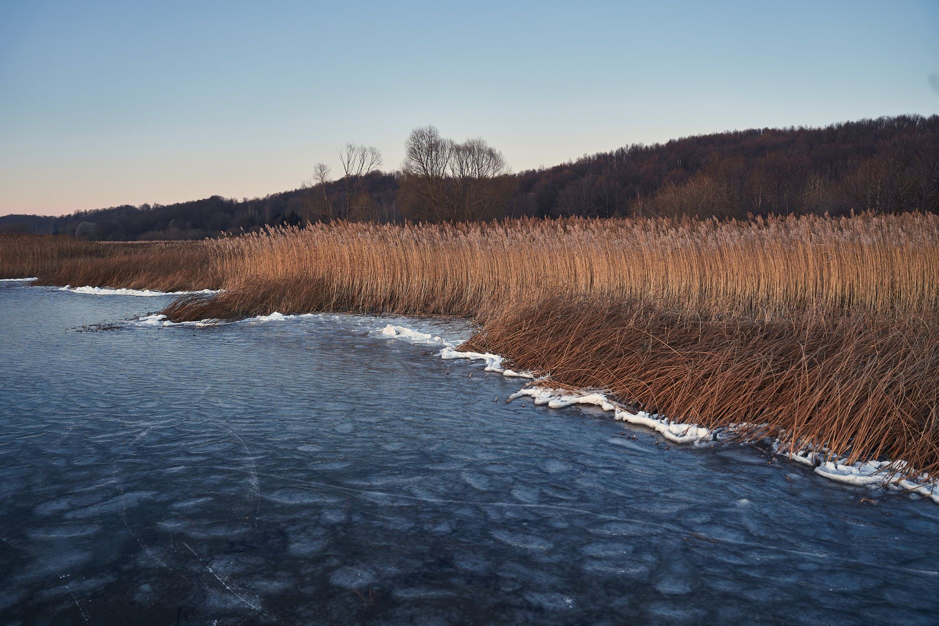 Рыбалка на Заславском водохранилище зимой: места, правила и сезон