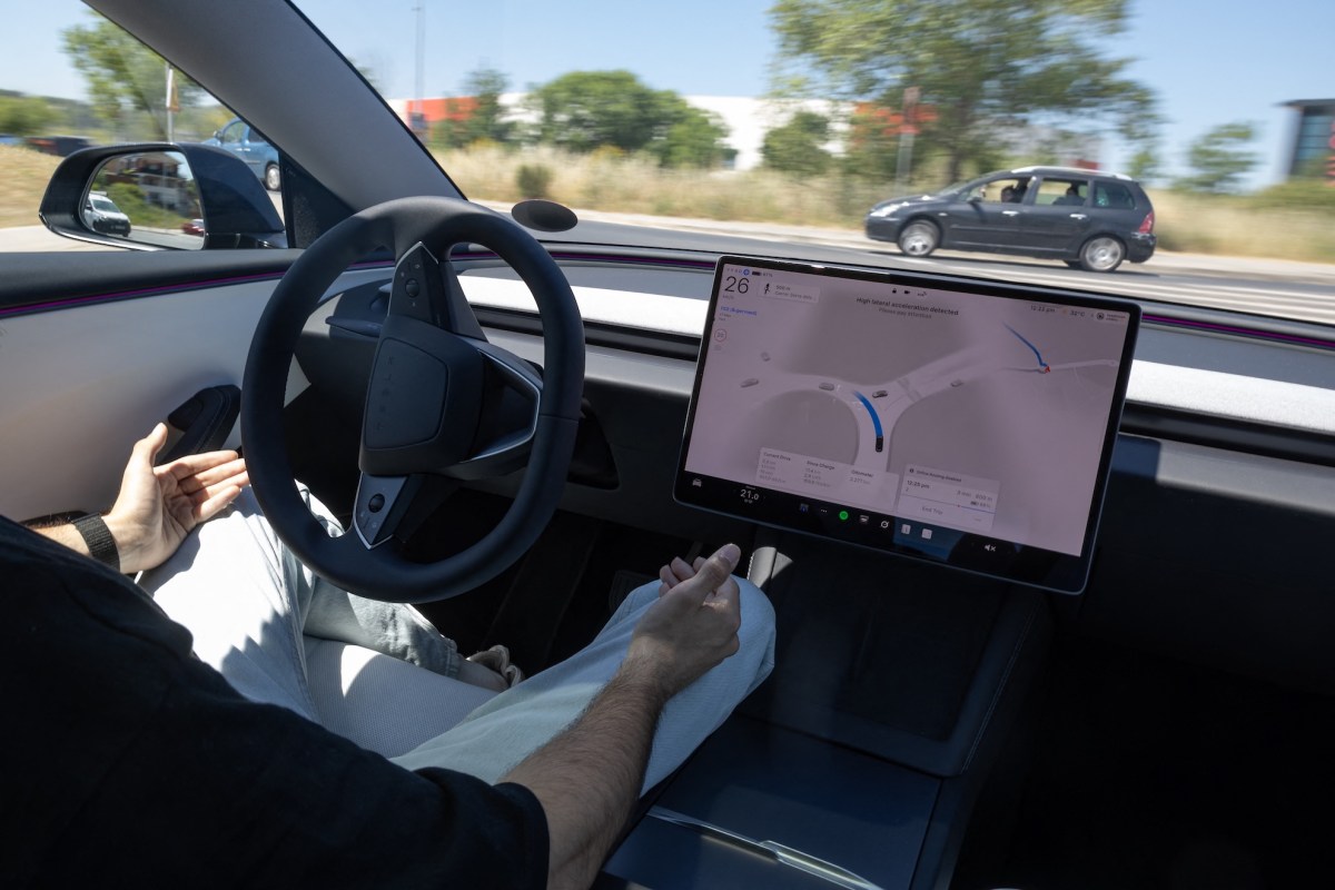 Tesla FSD под следствием после аварий