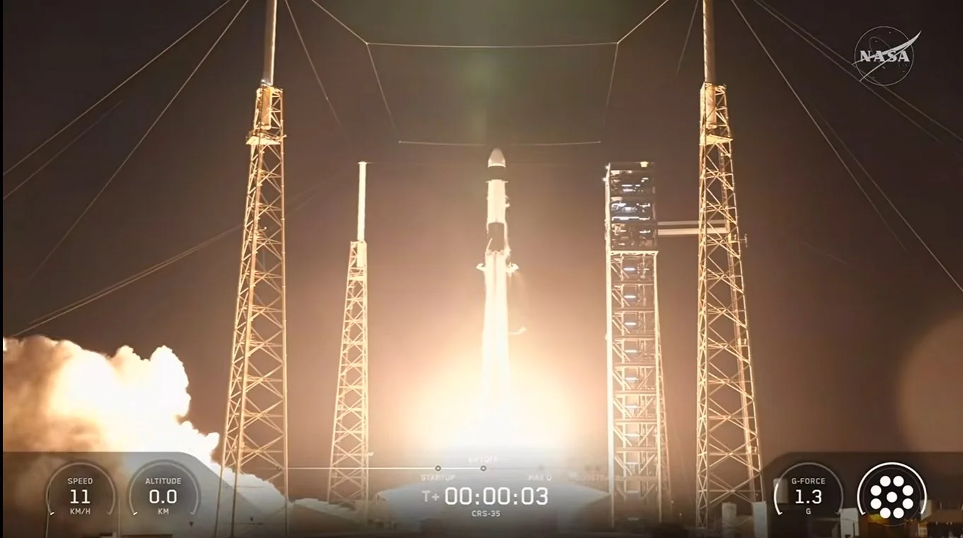SpaceX отправила на МКС солнечные батареи и научный груз