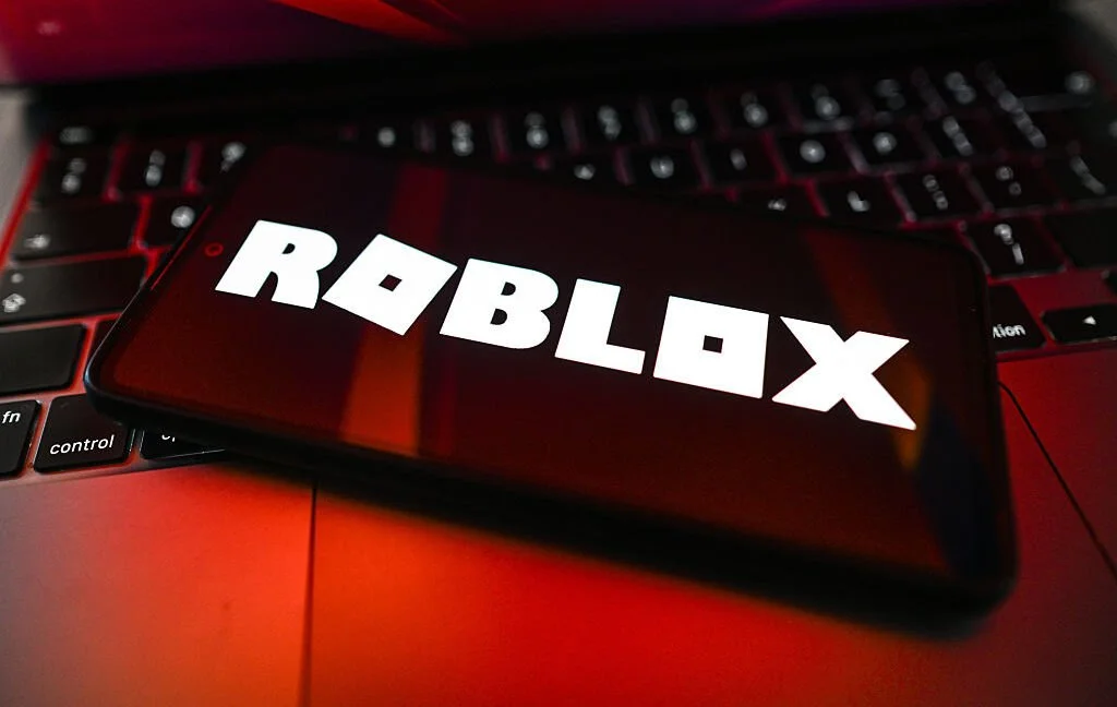 Roblox изменит настройки после проверки eSafety: взрослые не смогут связываться с детьми без согласия родителей