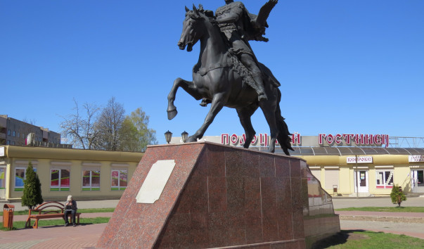 Памятник Всеславу Брячиславовичу в Полоцке — фото 2