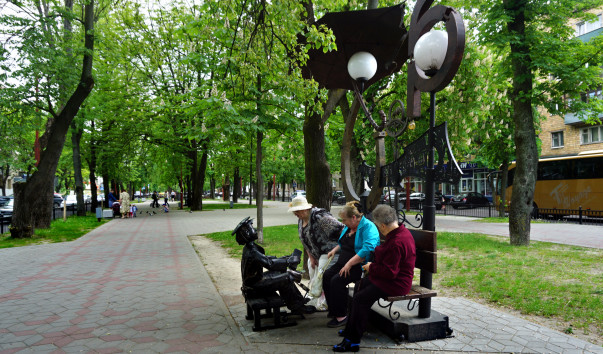 Аллея кованых фонарей в Бресте — фото 2