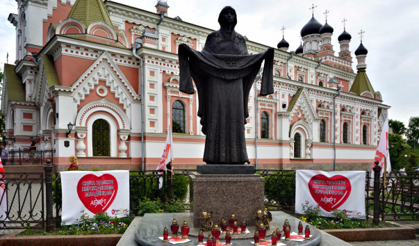 Скульптура "Покров Пресвятой Богородицы" в Гродно — фото 2