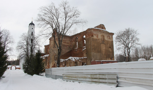 Колокольня в в Пустынском Свято-Успенском монастыре — фото 2