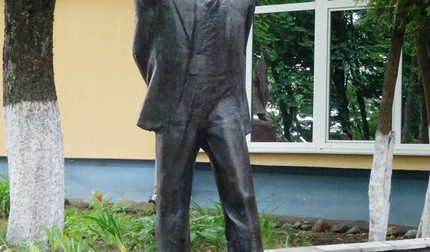 Памятник И. И. Соллертинскому в Витебске — фото 2
