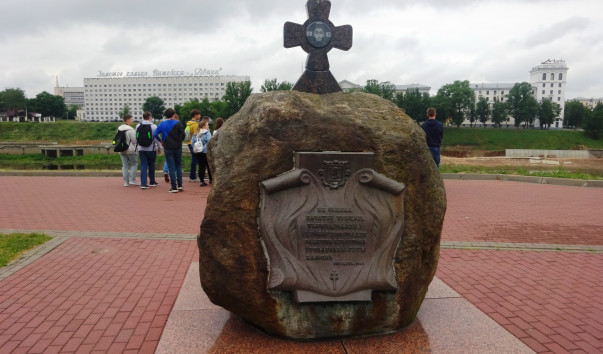 Памятный камень в честь 2000-летия от Рождества Христова в Витебске — фото 2