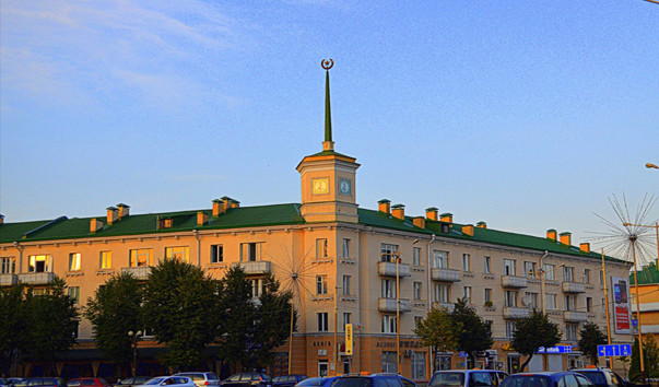 Дом с часовой башней в Барановичах