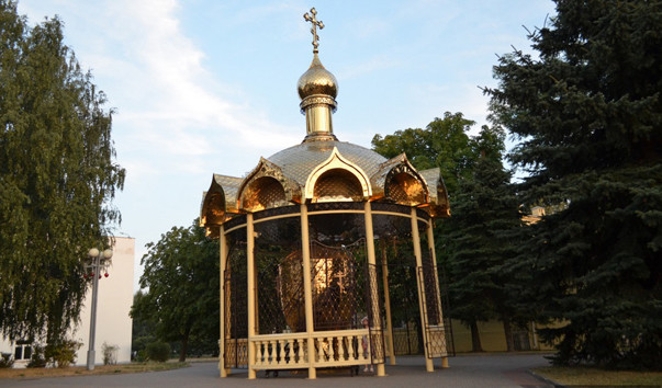 Водосвятная беседка храма Жен-Мироносиц в Барановичах