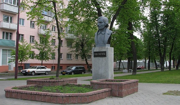 Памятник Н. В. Гоголю в Бресте