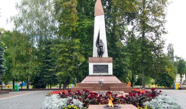 Братская могила советских воинов и партизан в Гродно