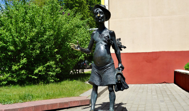 Скульптура "Банщик" в Лиде