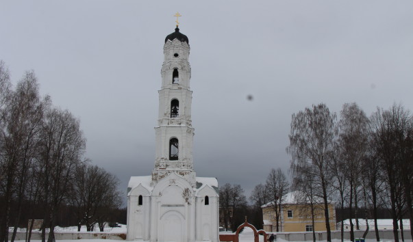 Колокольня в в Пустынском Свято-Успенском монастыре