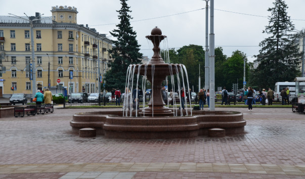 Фонтан на Привокзальной площади в Витебске