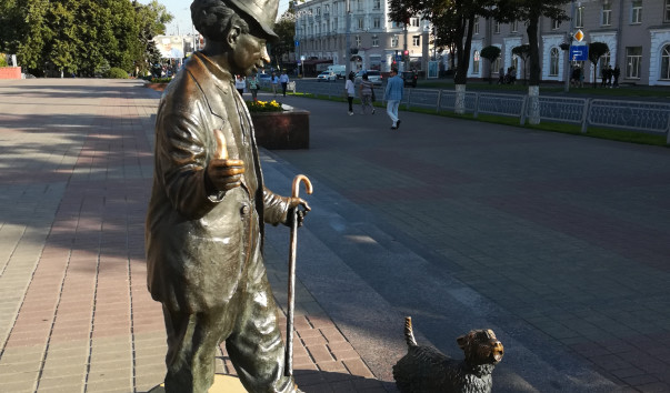 Памятник Карандашу и Кляксе в Гомеле