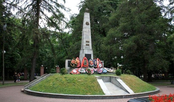 Братская могила советских воинов в Бресте