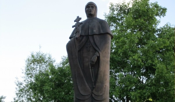 Памятник Евфросинии Полоцкой в Полоцке