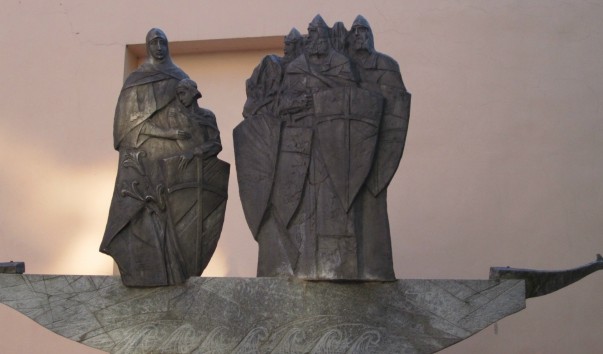 Памятник "Кривичи" в Полоцке