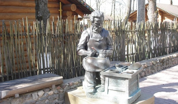 Памятник "Сапожник" в Витебске