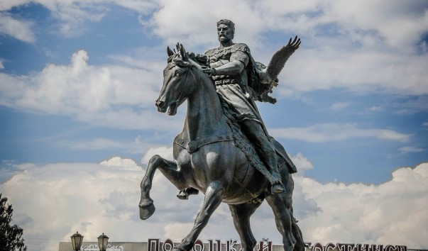 Памятник Всеславу Брячиславовичу в Полоцке — фото 3