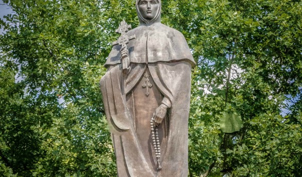 Памятник Евфросинии Полоцкой в Полоцке — фото 3